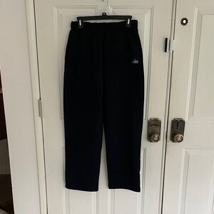 ALO Yoga women’s straight leg sweatpants